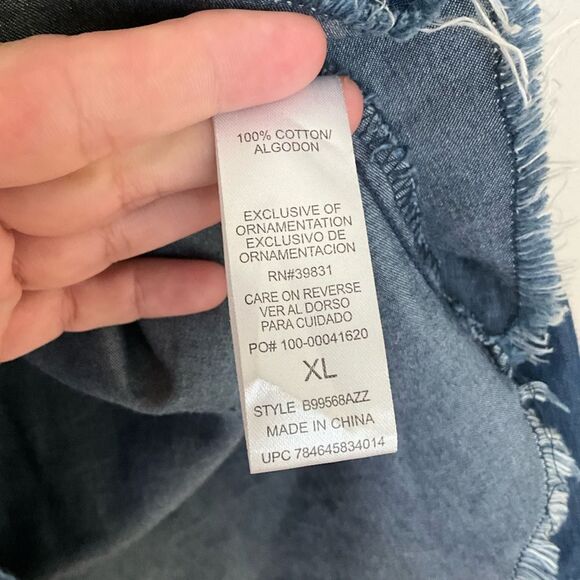 Democracy Embroidered Chambray Button Down Shirt Women’s Size XL - Picture 11 of 16